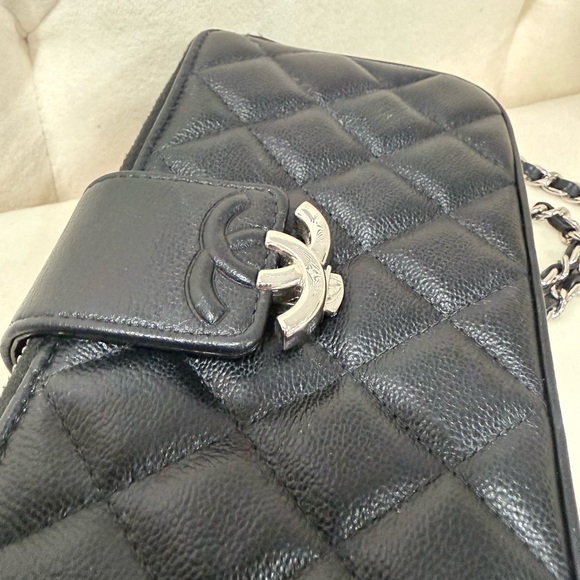 Chanel Black Quilted Leather crossbody Bag - Picture 3 of 14